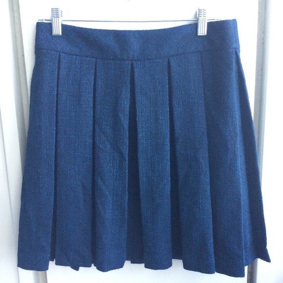 Banana Republic Dresses & Skirts - Pleated blue and black Banana Republic skirt